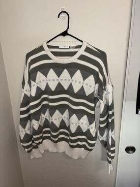 Vintage Claiborne Geometric Diamond Pattern Crewneck Sweater